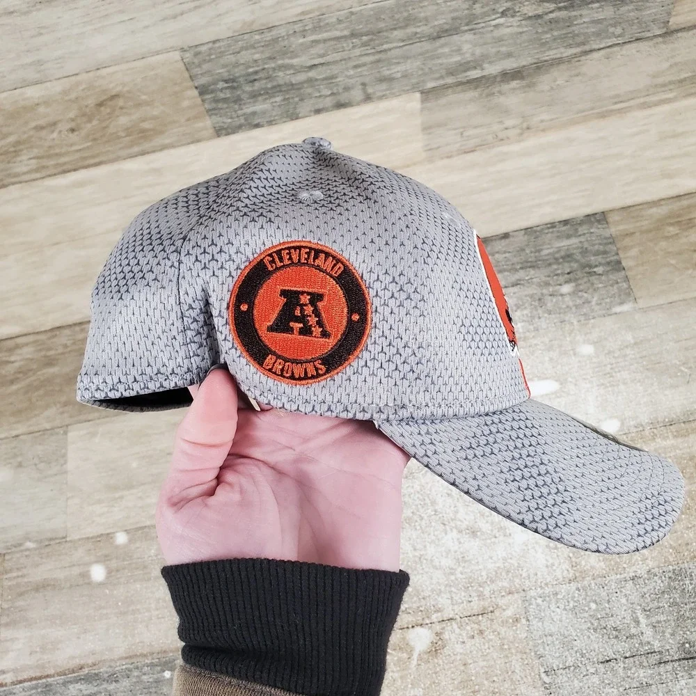Cleveland Browns New Era Sideline 39THIRTY Brown Stretch Fit Hat Small/Medium